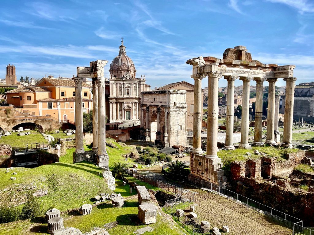 Voir le forum romain depuis le Campidoglio à Rome
