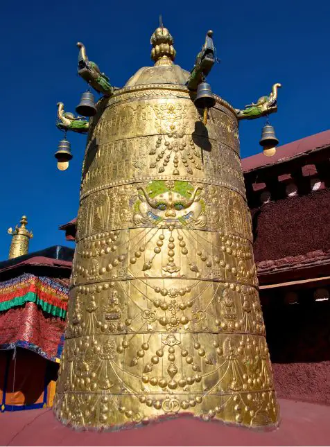 Cloche dorée monastère tibétain - voyage sur mesure en Chine Tibet spirituel