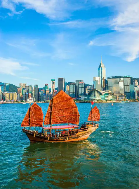 Jonque traditionnelle Hong Kong skyline - voyage sur mesure en Chine maritime