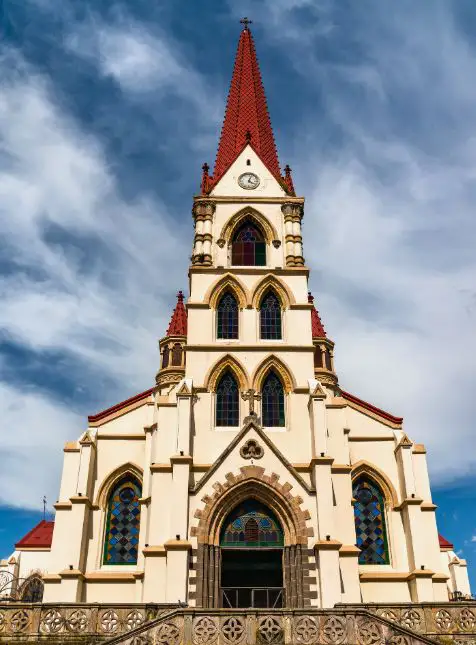 Église gothique architecture coloniale patrimoine culturel voyage sur mesure au Costa Rica