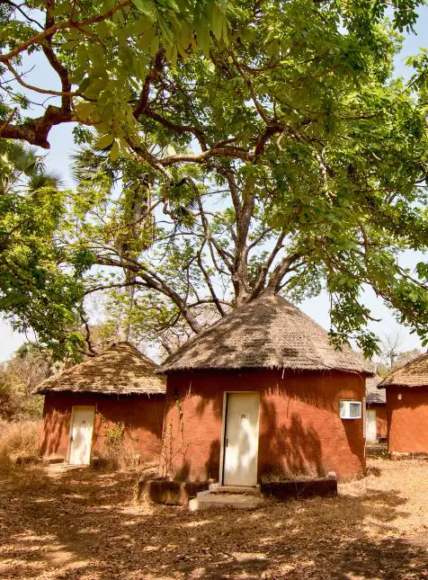 Cases traditionnelles sénégalaises en terre - voyage sur mesure au Sénégal
