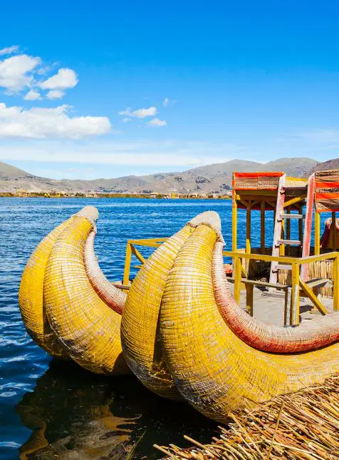 Bateaux traditionnels totora lac Titicaca Bolivie embarcations roseaux voyage sur mesure Bolivie