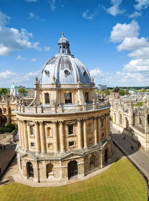 Radcliffe Camera avec son dôme baroque à Oxford lors d'un voyage sur mesure en Angleterre - Les Sens du Voyage