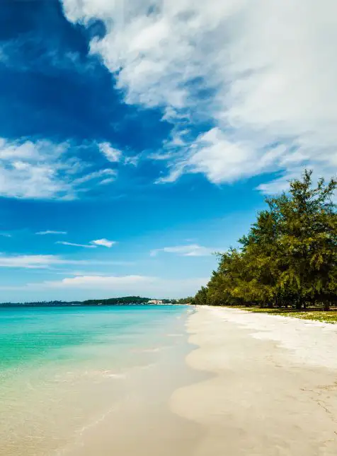 Plage paradisiaque sable blanc Koh Rong mer turquoise voyage sur mesure Cambodge îles balnéaire
