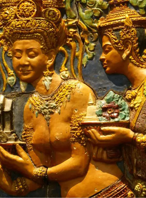 Apsaras danseuses célestes bas-relief sculpture art khmer voyage sur mesure Cambodge culture patrimoine UNESCO