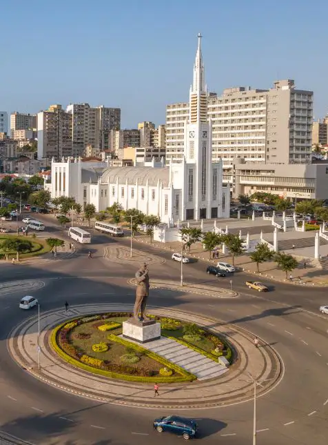 Vue panoramique de Maputo avec cathédrale Notre-Dame de Fatima pendant un voyage sur mesure au Mozambique