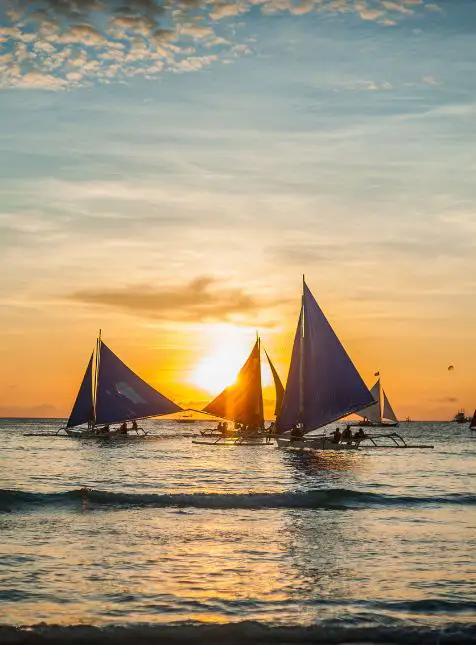 Coucher de soleil Boracay voiliers paraw traditionnels Philippines - voyage sur mesure Philippines